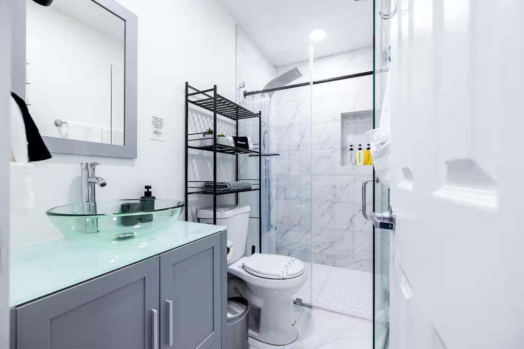 出租: $1,800 (1 贝兹, 1 浴室, 2125 平方英尺)