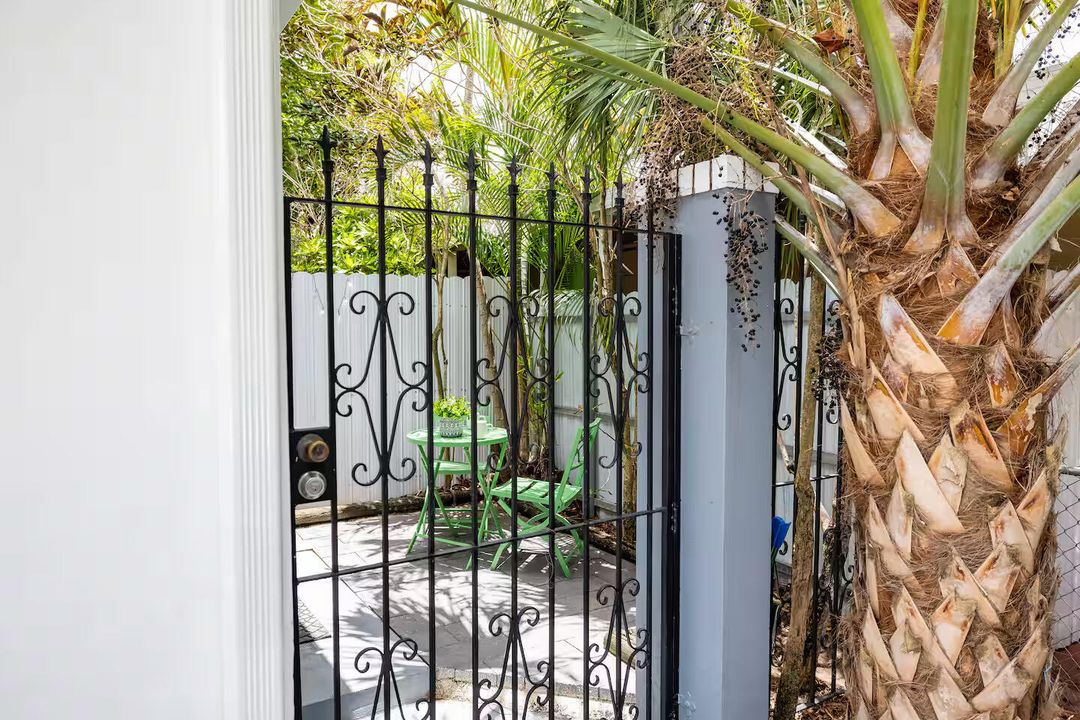 出租: $1,800 (1 贝兹, 1 浴室, 2125 平方英尺)