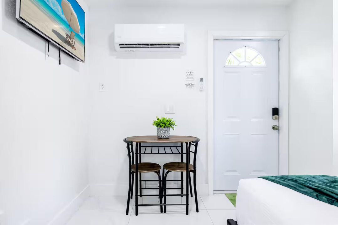 出租: $1,800 (1 贝兹, 1 浴室, 2125 平方英尺)