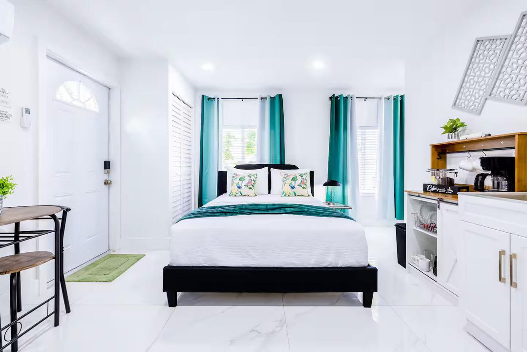 出租: $1,800 (1 贝兹, 1 浴室, 2125 平方英尺)