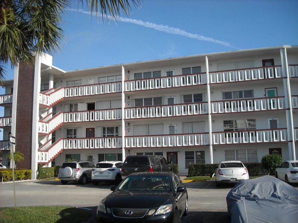 На продажу: $199,900 (2 спален, 2 ванн, 1110 Квадратных фут)