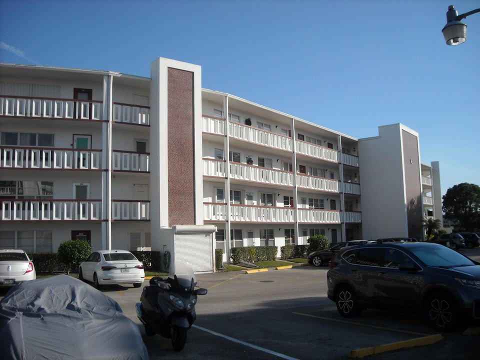 На продажу: $199,900 (2 спален, 2 ванн, 1110 Квадратных фут)