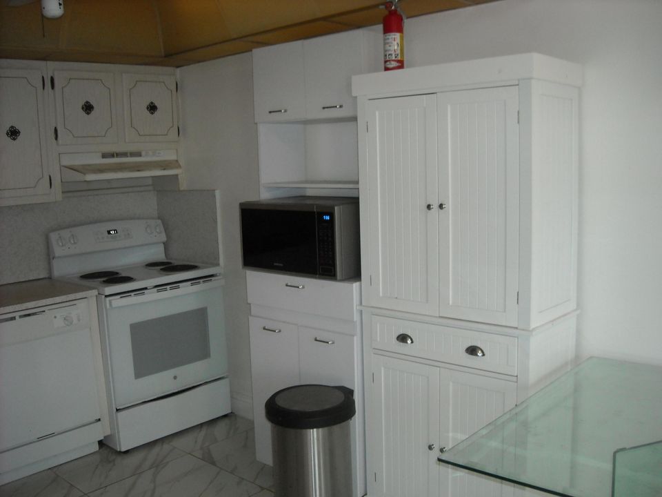 На продажу: $199,900 (2 спален, 2 ванн, 1110 Квадратных фут)