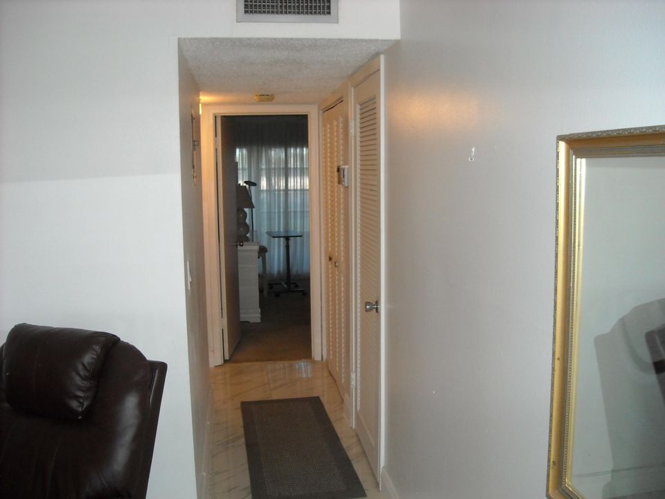 На продажу: $199,900 (2 спален, 2 ванн, 1110 Квадратных фут)