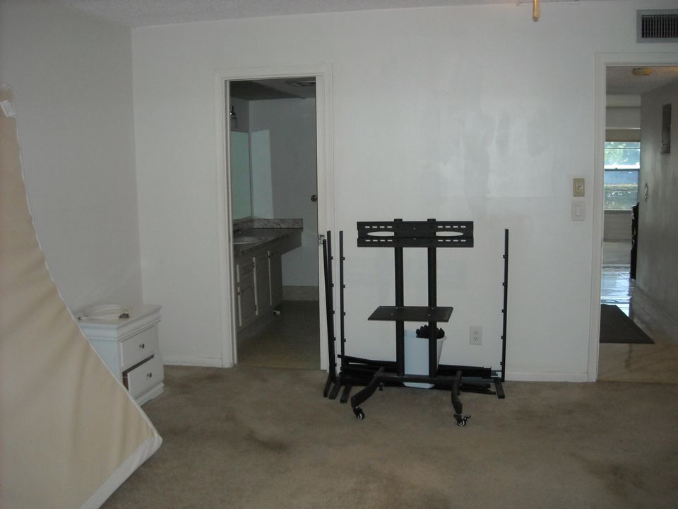 На продажу: $199,900 (2 спален, 2 ванн, 1110 Квадратных фут)