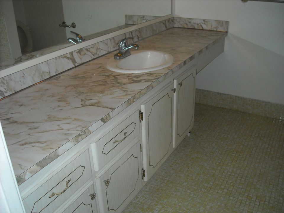 На продажу: $199,900 (2 спален, 2 ванн, 1110 Квадратных фут)