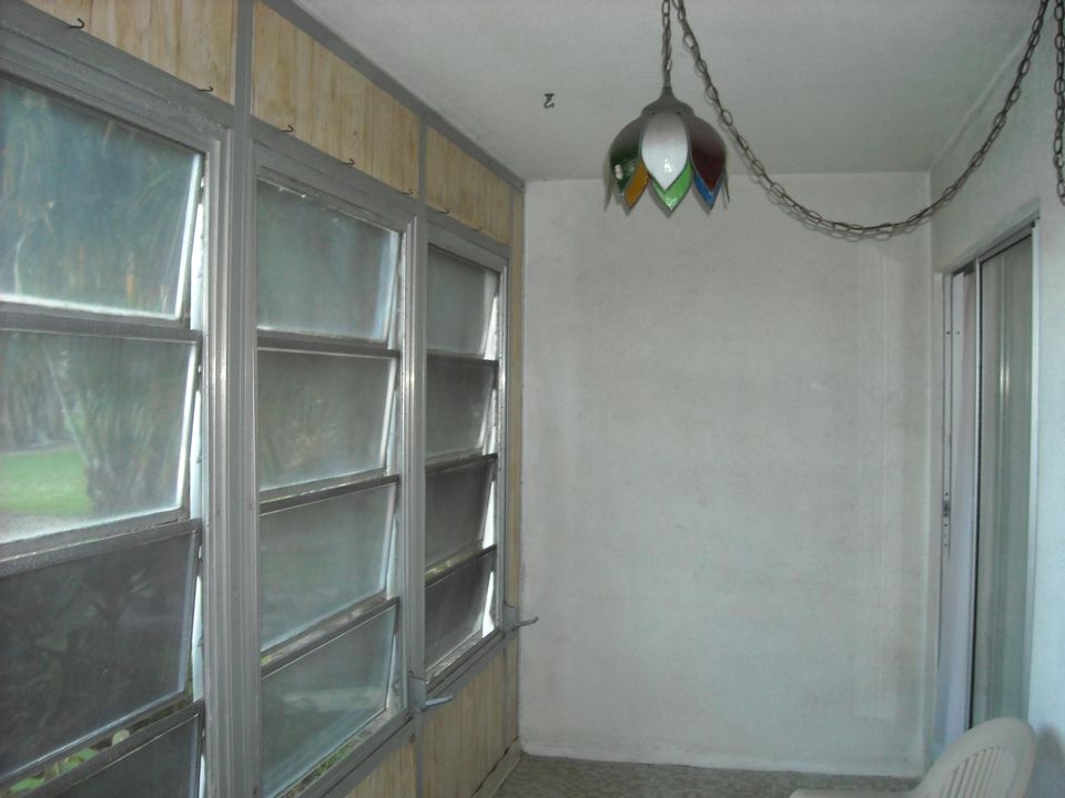 На продажу: $199,900 (2 спален, 2 ванн, 1110 Квадратных фут)