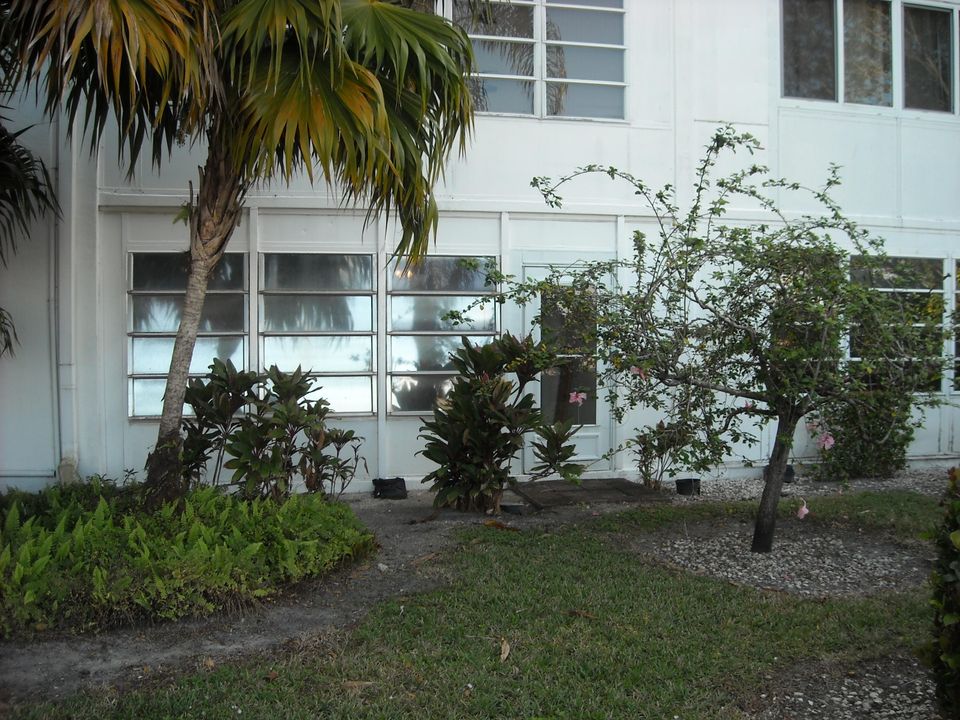 На продажу: $199,900 (2 спален, 2 ванн, 1110 Квадратных фут)