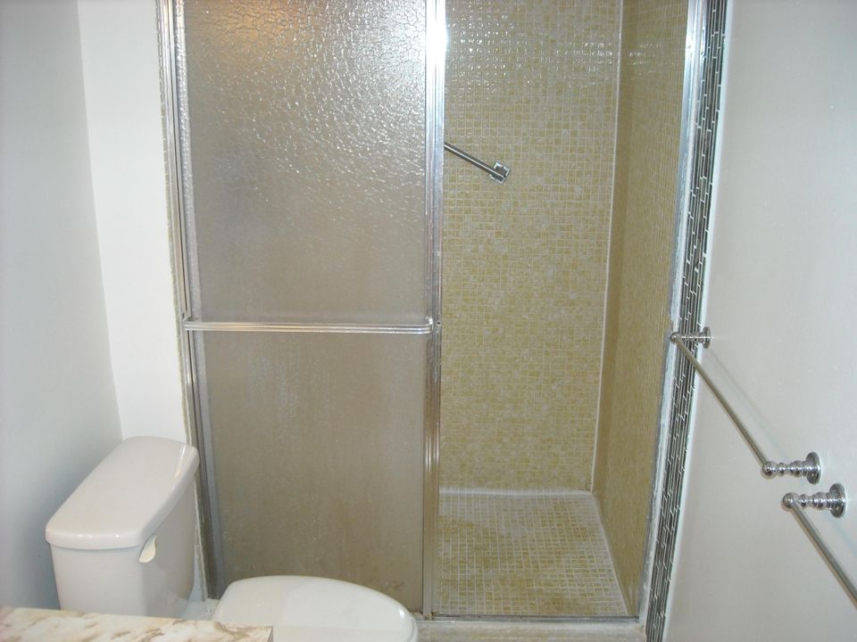 На продажу: $199,900 (2 спален, 2 ванн, 1110 Квадратных фут)