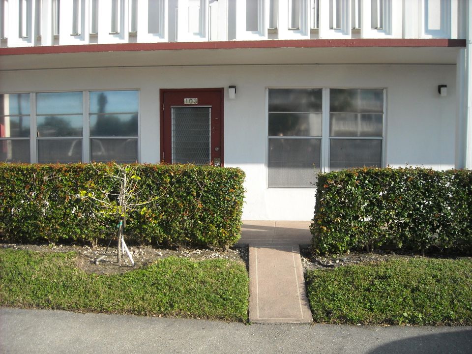 На продажу: $199,900 (2 спален, 2 ванн, 1110 Квадратных фут)