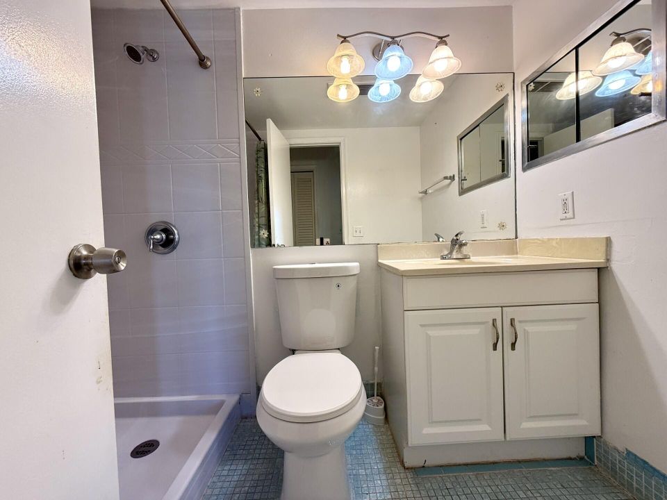 出租: $1,500 (1 贝兹, 1 浴室, 702 平方英尺)