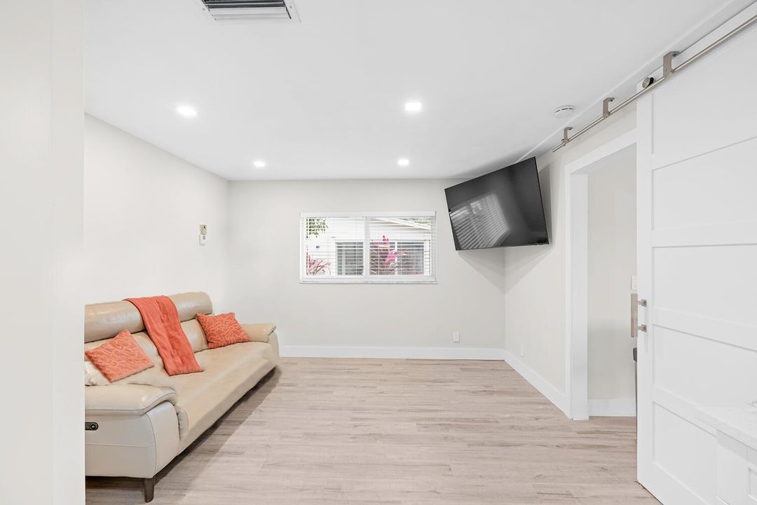 En Venta: $629,900 (2 camas, 2 baños, 1639 Pies cuadrados)