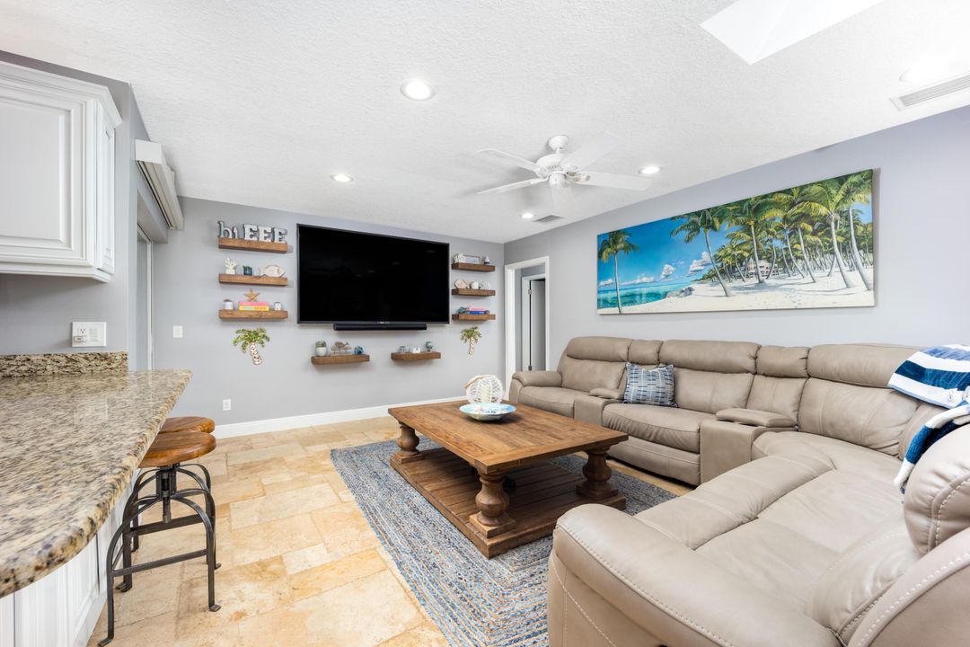 待售: $870,000 (3 贝兹, 2 浴室, 2898 平方英尺)