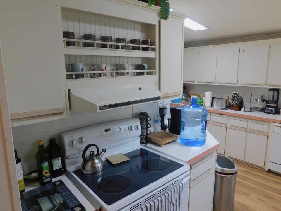 На продажу: $159,900 (2 спален, 2 ванн, 1240 Квадратных фут)