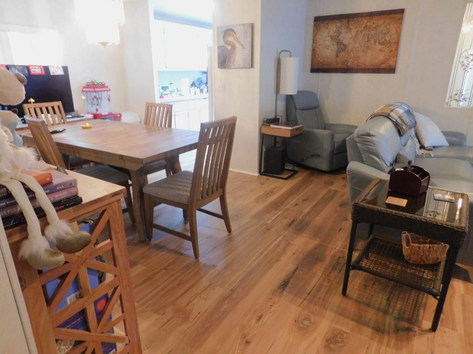 На продажу: $159,900 (2 спален, 2 ванн, 1240 Квадратных фут)