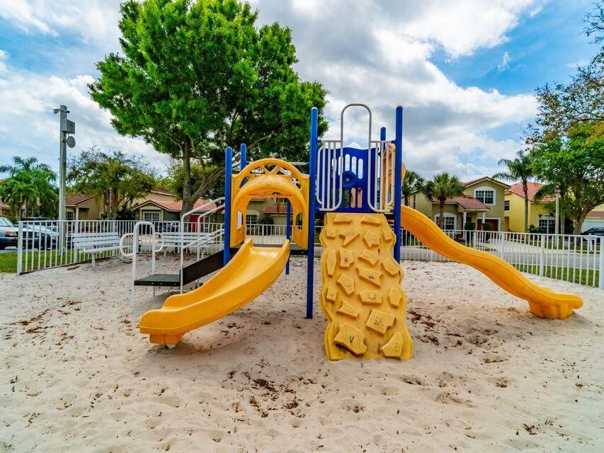 For Sale: $505,000 (3 beds, 2 baths, 1354 Square Feet)