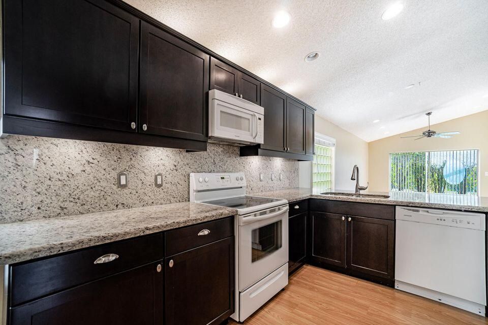 For Sale: $505,000 (3 beds, 2 baths, 1354 Square Feet)