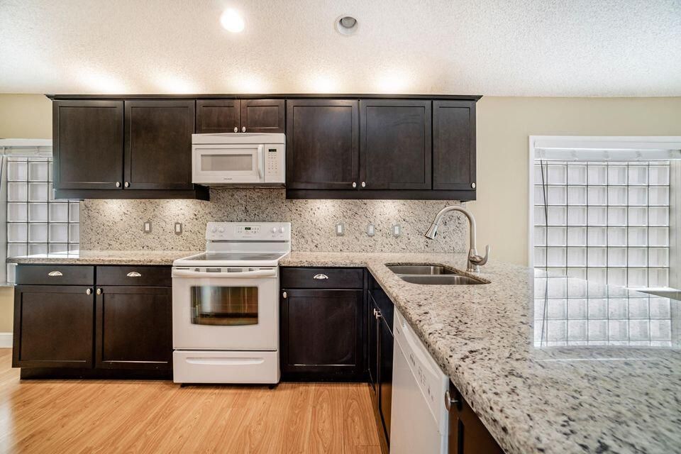 For Sale: $505,000 (3 beds, 2 baths, 1354 Square Feet)