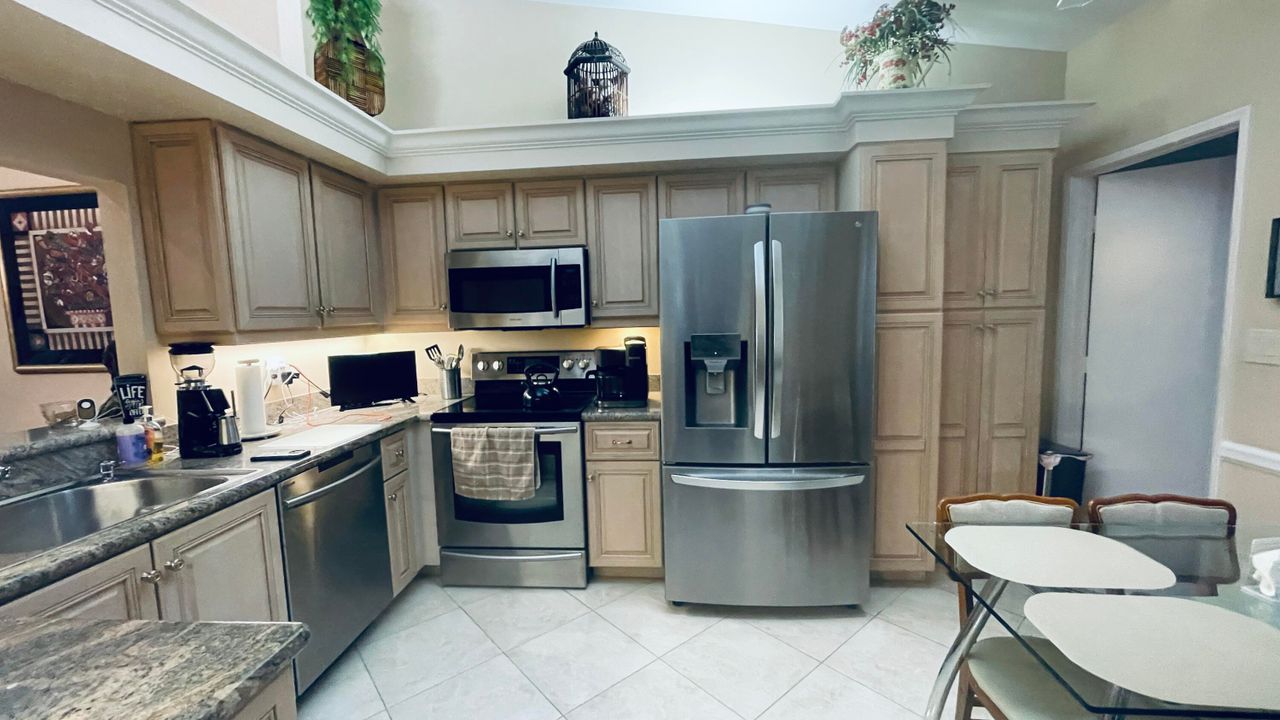 出租: $3,850 (2 贝兹, 2 浴室, 1500 平方英尺)