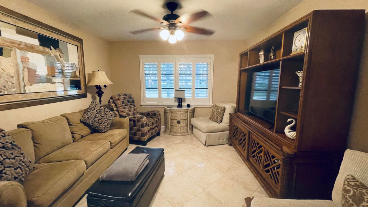 出租: $3,850 (2 贝兹, 2 浴室, 1500 平方英尺)