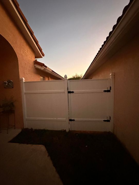 For Sale: $505,000 (3 beds, 2 baths, 1354 Square Feet)