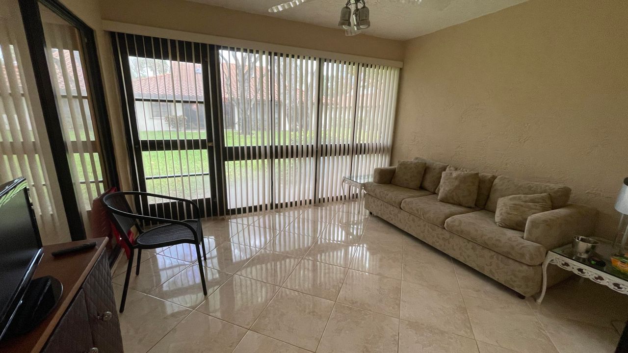 出租: $3,850 (2 贝兹, 2 浴室, 1500 平方英尺)