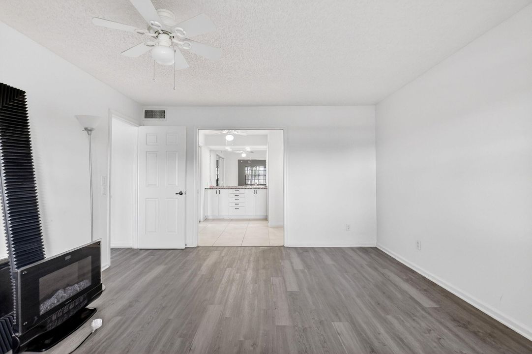 For Sale: $210,000 (2 beds, 2 baths, 1424 Square Feet)