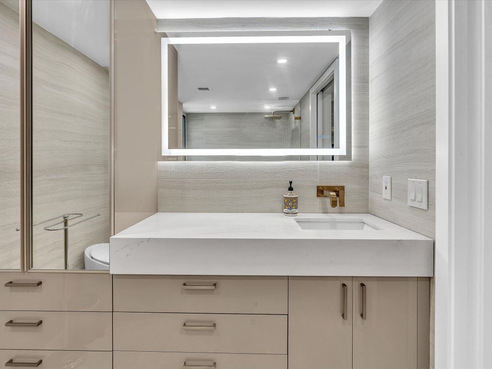 For Sale: $1,250,000 (2 beds, 2 baths, 1706 Square Feet)