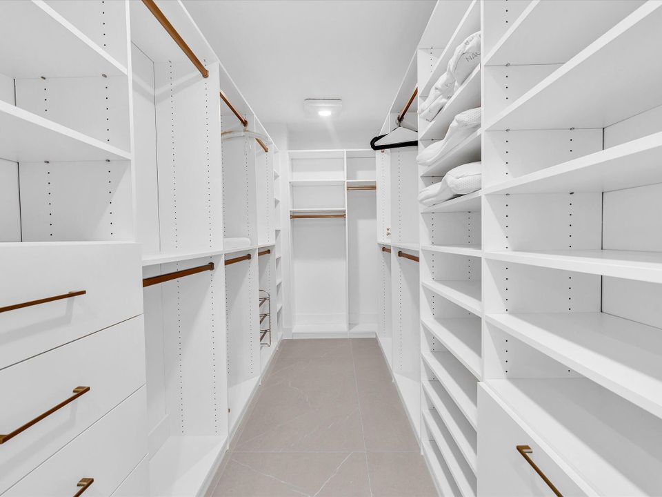 For Sale: $1,250,000 (2 beds, 2 baths, 1706 Square Feet)