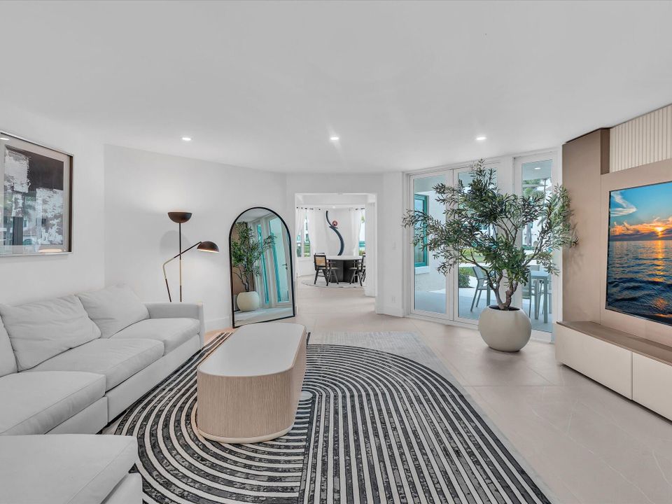 For Sale: $1,250,000 (2 beds, 2 baths, 1706 Square Feet)