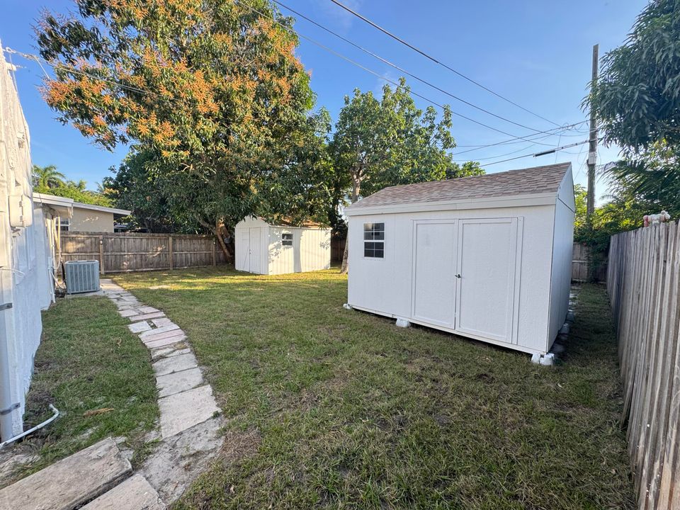 For Rent: $2,800 (2 beds, 1 baths, 1179 Square Feet)