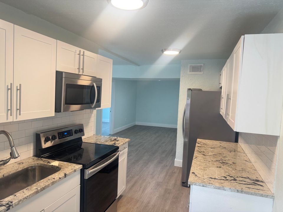 For Rent: $2,800 (2 beds, 1 baths, 1179 Square Feet)