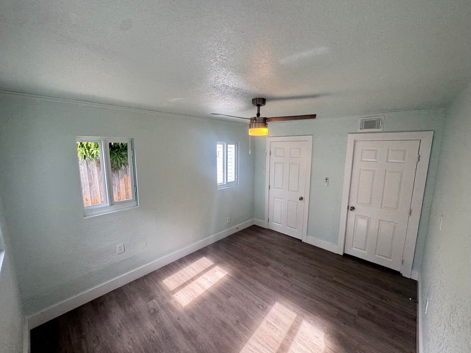 For Rent: $2,800 (2 beds, 1 baths, 1179 Square Feet)