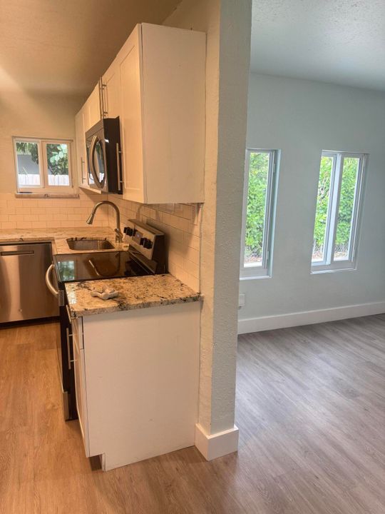 For Rent: $2,800 (2 beds, 1 baths, 1179 Square Feet)