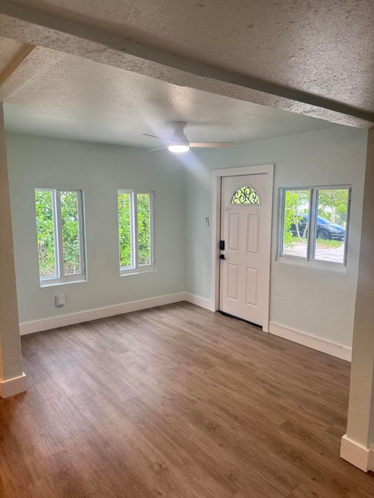 For Rent: $2,800 (2 beds, 1 baths, 1179 Square Feet)