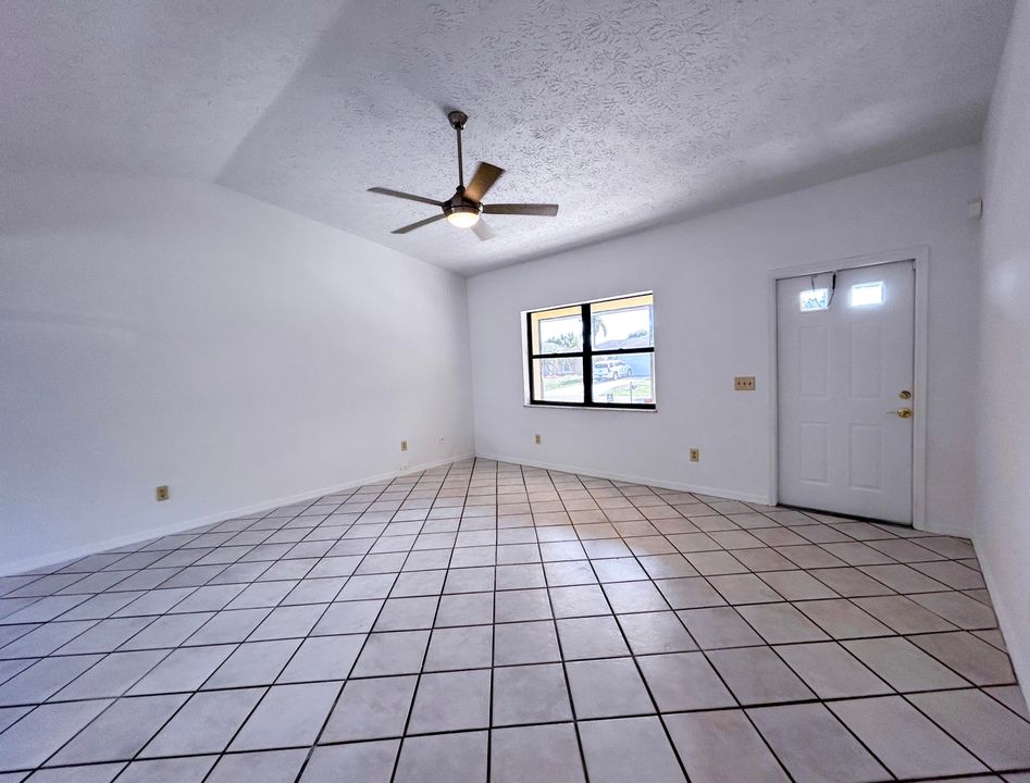 待售: $269,000 (2 贝兹, 2 浴室, 1120 平方英尺)