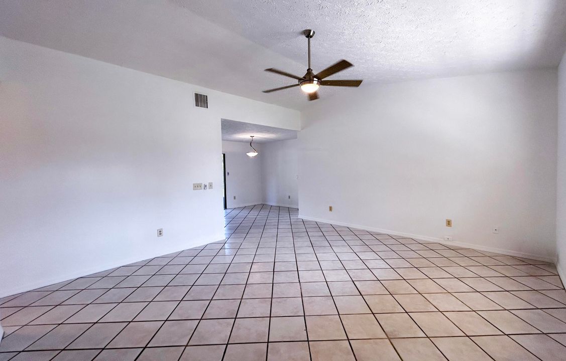 待售: $269,000 (2 贝兹, 2 浴室, 1120 平方英尺)