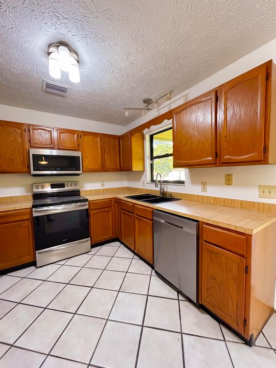 待售: $269,000 (2 贝兹, 2 浴室, 1120 平方英尺)