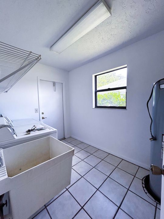 待售: $269,000 (2 贝兹, 2 浴室, 1120 平方英尺)