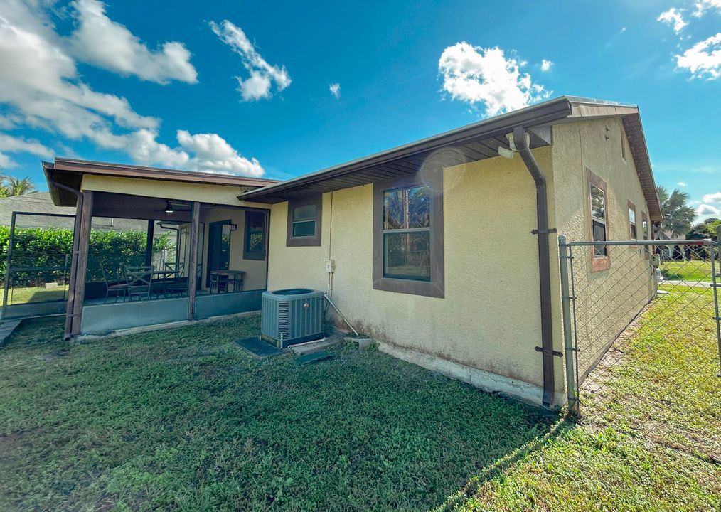 待售: $269,000 (2 贝兹, 2 浴室, 1120 平方英尺)