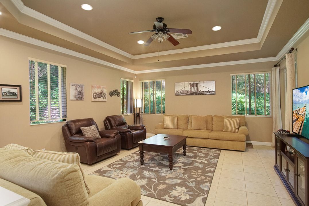 待售: $368,000 (2 贝兹, 2 浴室, 1751 平方英尺)