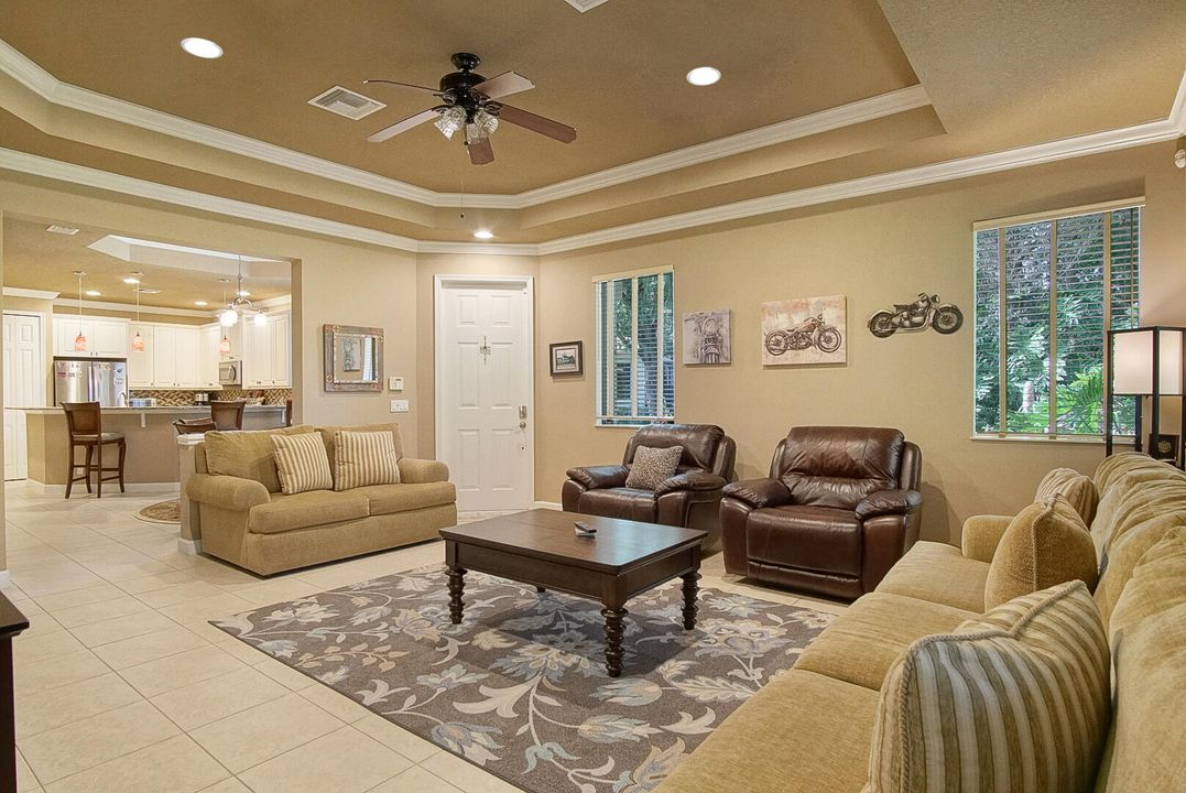 待售: $368,000 (2 贝兹, 2 浴室, 1751 平方英尺)