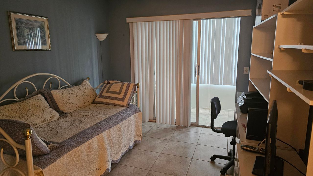 待售: $78,000 (2 贝兹, 1 浴室, 820 平方英尺)