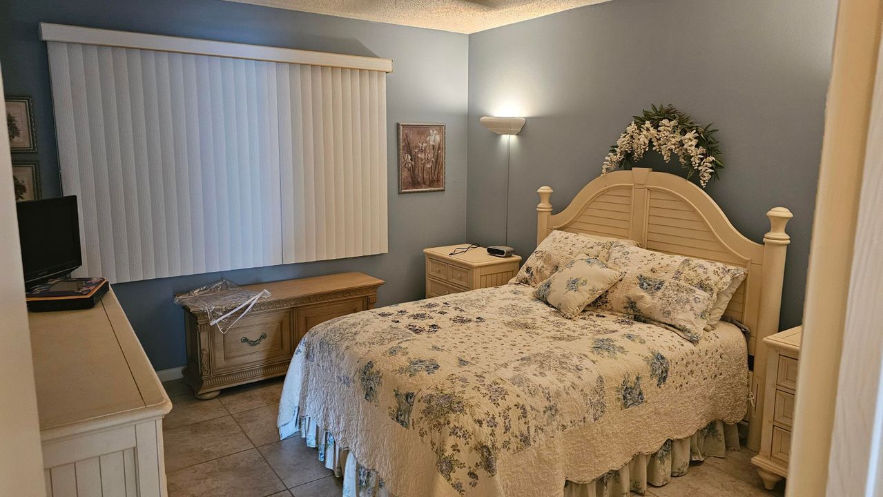 待售: $78,000 (2 贝兹, 1 浴室, 820 平方英尺)