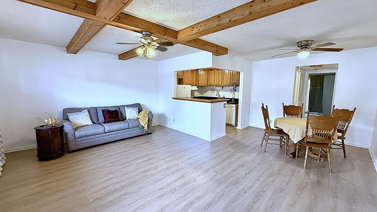 待售: $90,000 (1 贝兹, 1 浴室, 700 平方英尺)