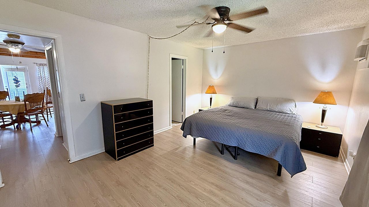 待售: $90,000 (1 贝兹, 1 浴室, 700 平方英尺)