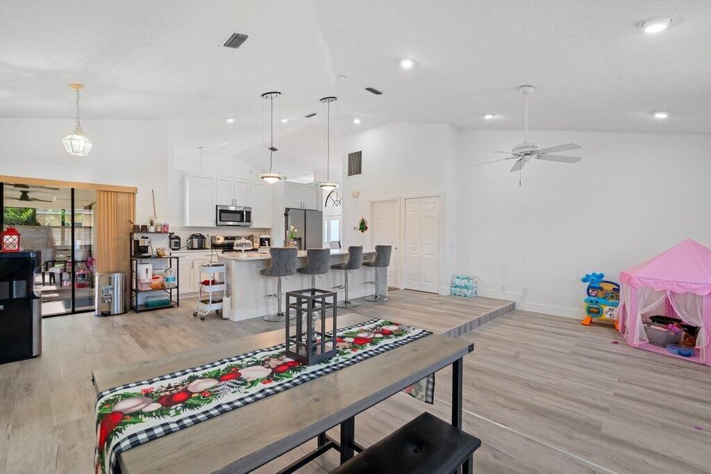 На продажу: $495,000 (3 спален, 3 ванн, 1828 Квадратных фут)