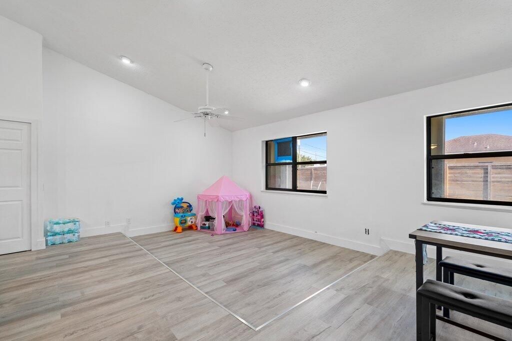 На продажу: $495,000 (3 спален, 3 ванн, 1828 Квадратных фут)