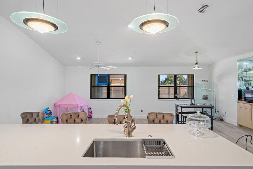 На продажу: $495,000 (3 спален, 3 ванн, 1828 Квадратных фут)