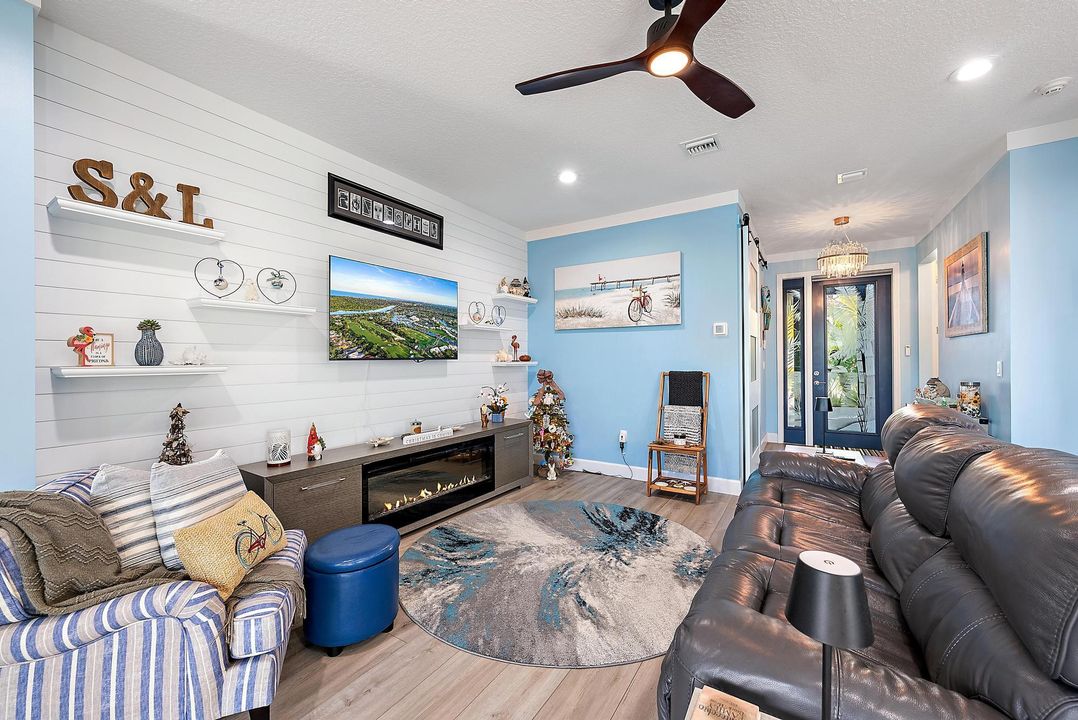 待售: $404,900 (2 贝兹, 2 浴室, 1355 平方英尺)